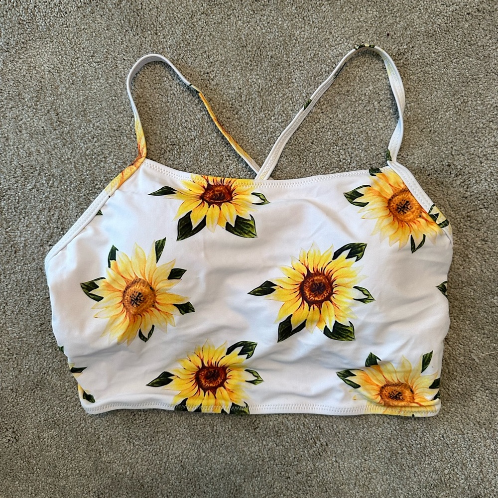 Zaful halter bikini top with removable pads. Sunflowers!!🌻 NWOT. Size 8